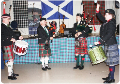 doedelzakken en drums bij SCOTLAND-live