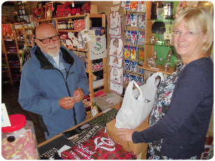 Schotse boodschappen in de Schotse winkel van The World of Scotland in 's-Gravendeel