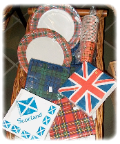 Ook wegwerp servetten, bekertjes en borden vind je bij The World of Scotland in 's-Gravendeel.