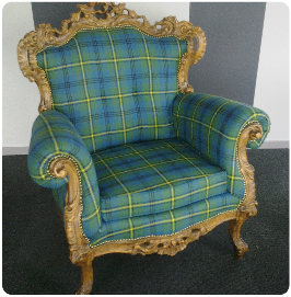 schotse ruiten uitzoeken in de tartan-o-theek van The World of Scotland