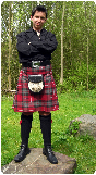 Een kilt passen bij The World of Scotland.